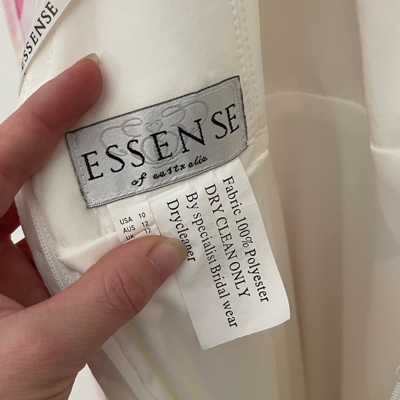 Wedding Dress - Picture 5 of 7